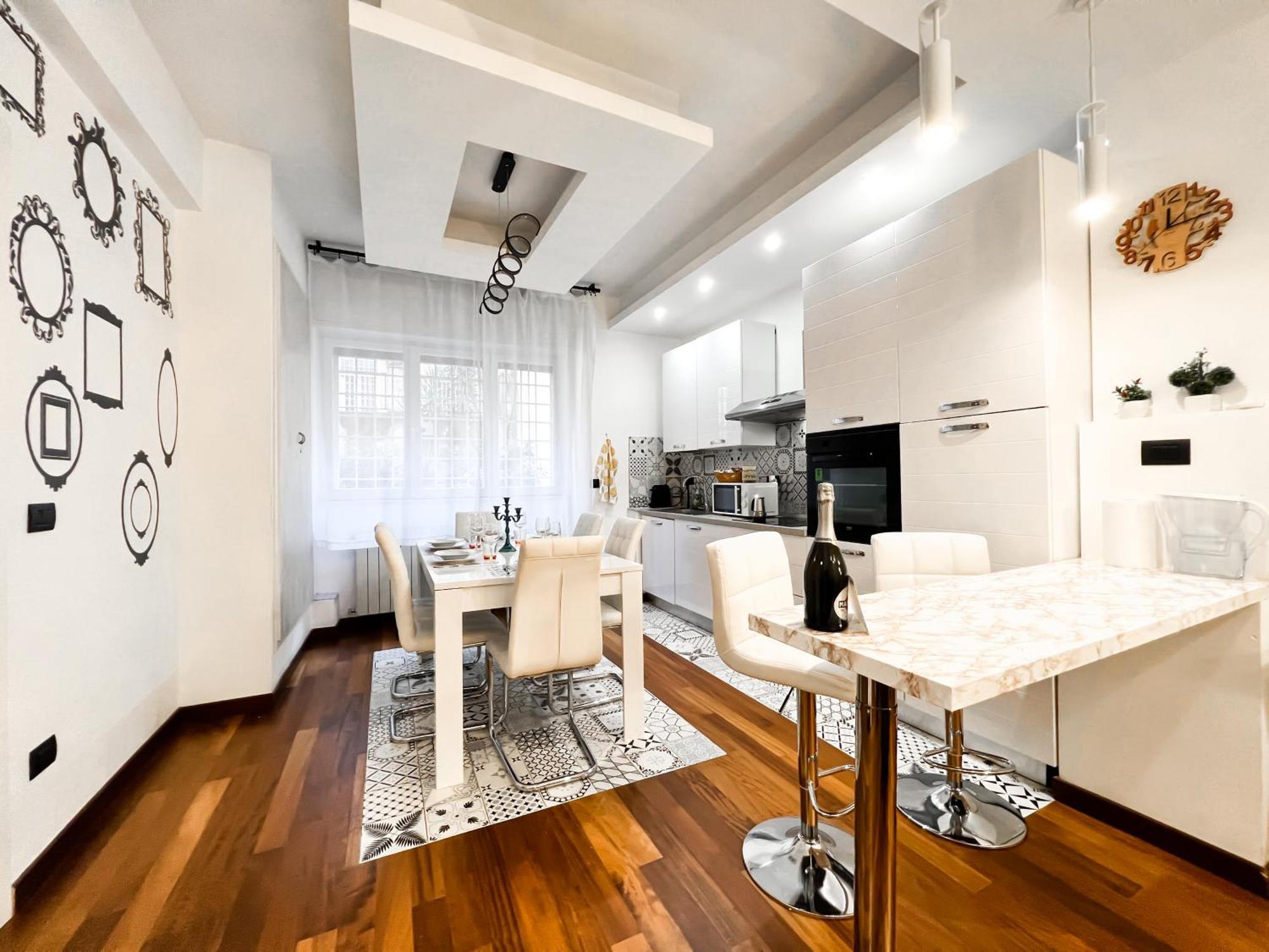 Unique House - 3 Bedrooms & 2 Bathrooms With 4 Beds - 100 Meters To The Metro A Rom Eksteriør billede
